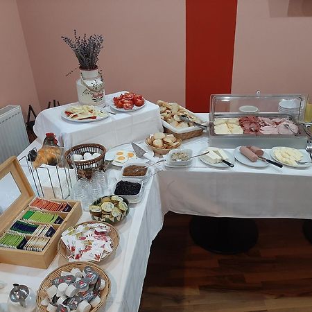 Pensiune Safrane Băile Herculane Buitenkant foto