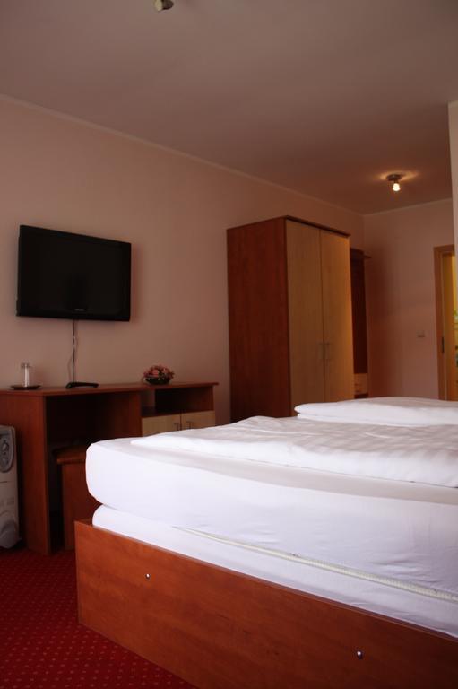 Pensiune Safrane Băile Herculane Kamer foto