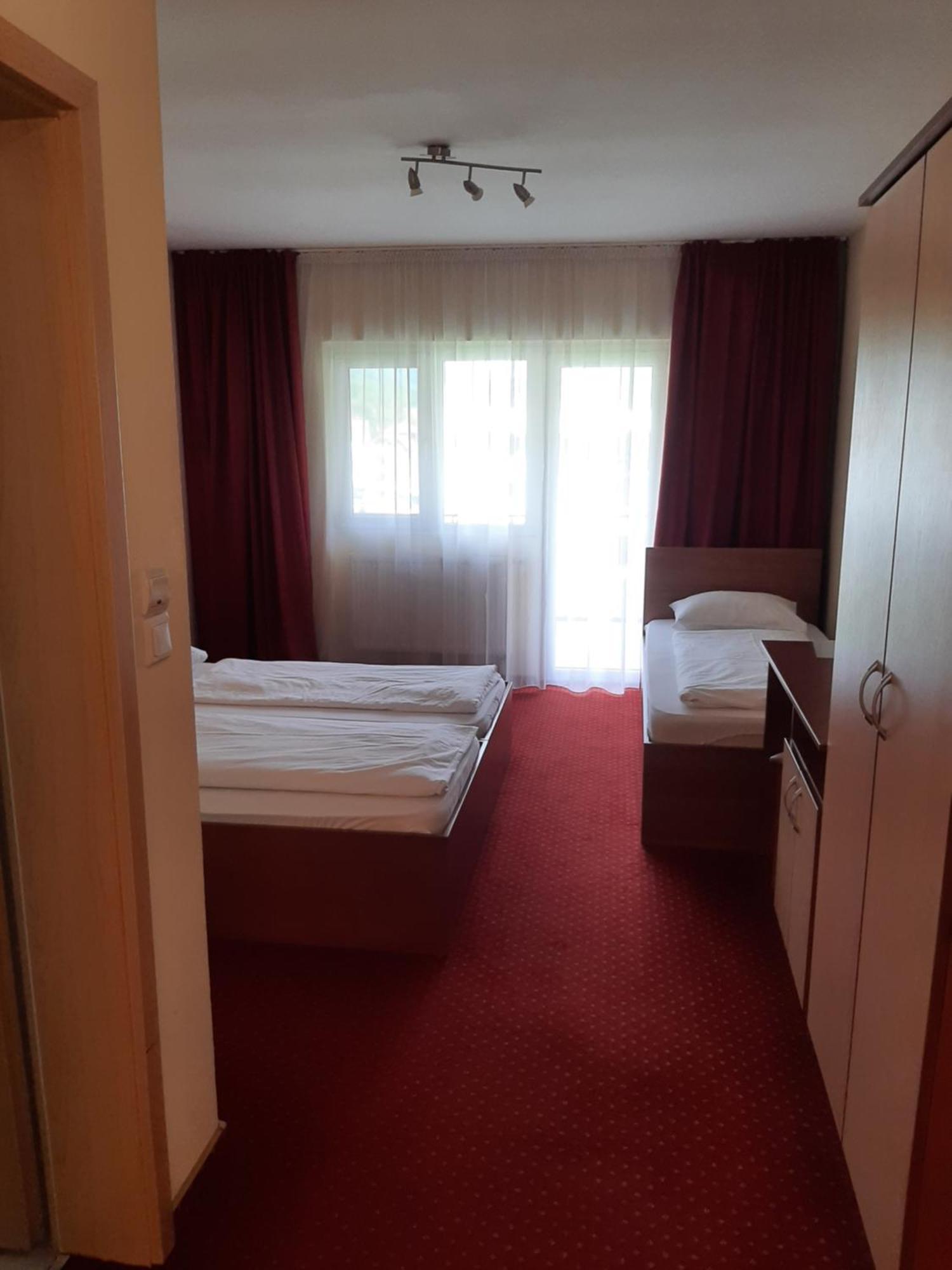 Pensiune Safrane Băile Herculane Buitenkant foto