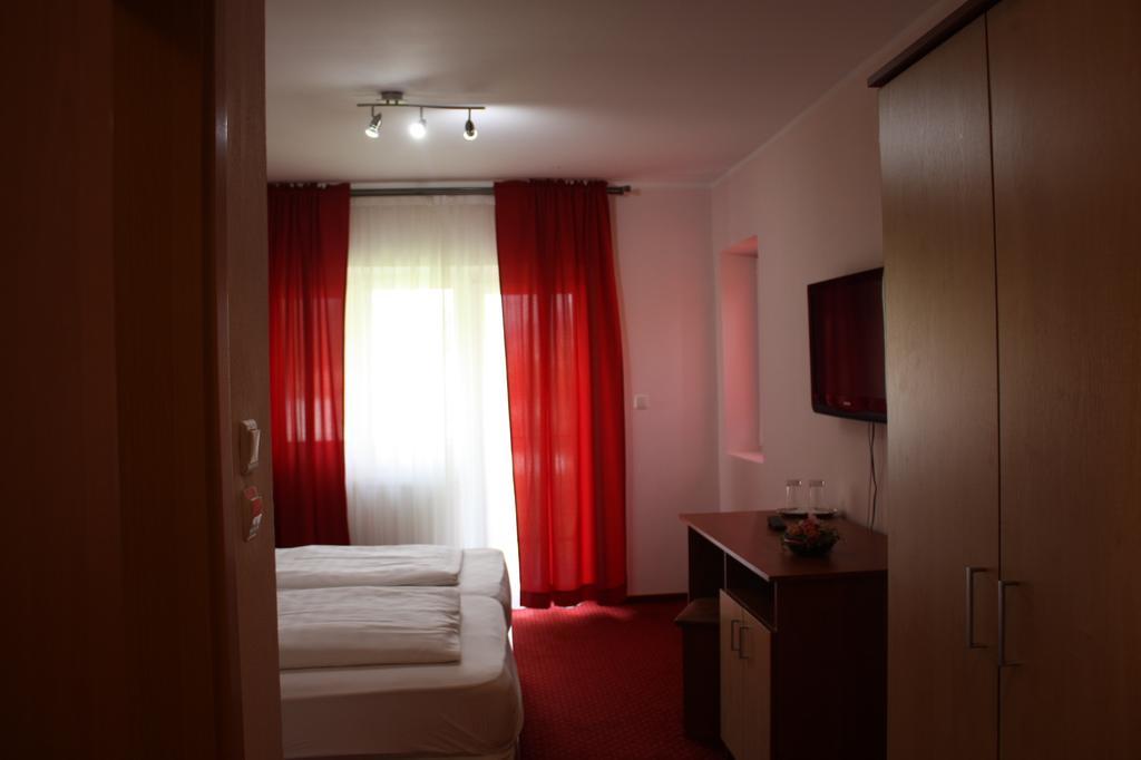 Pensiune Safrane Băile Herculane Kamer foto